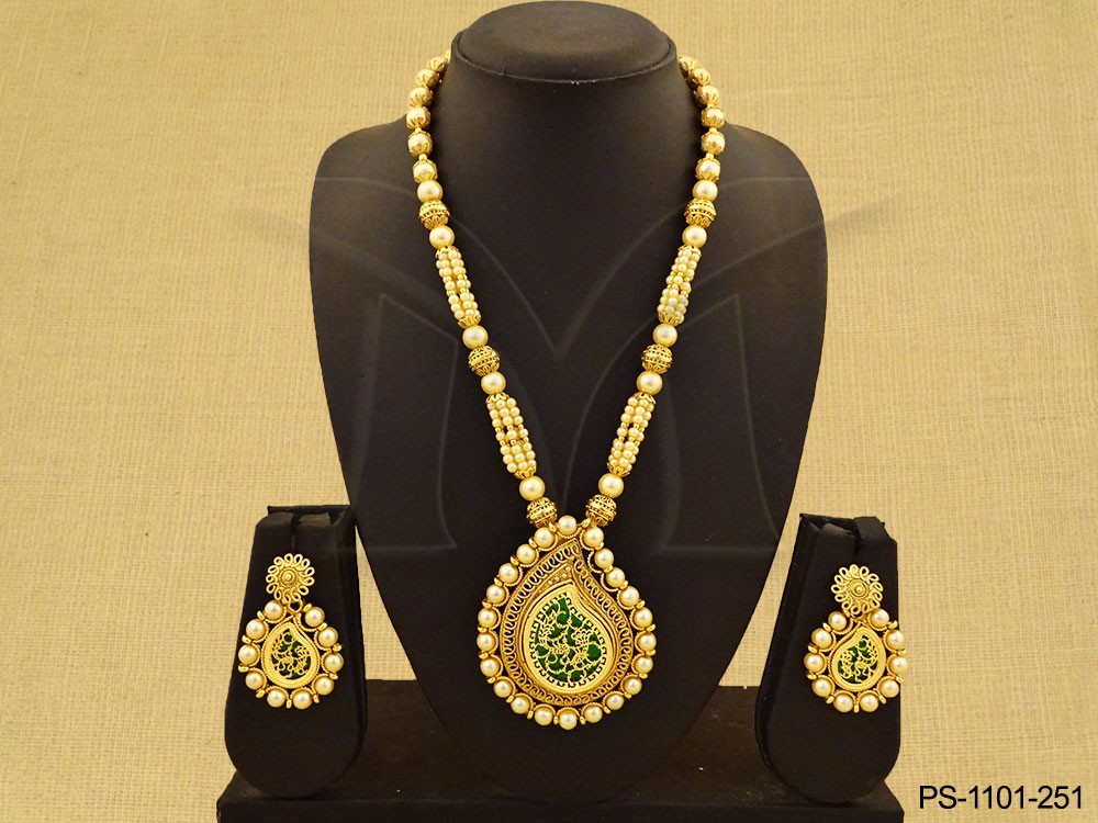 Paan Base Double Thewa Pendant